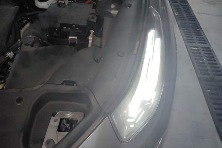 Used Lynk & Co 03 2022 2.0TD DCT GenioPlus Engine Bay Left