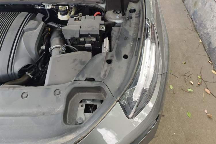 Used Lynk & Co 03 2022 1.5TD DCT JingPro Engine Bay Left