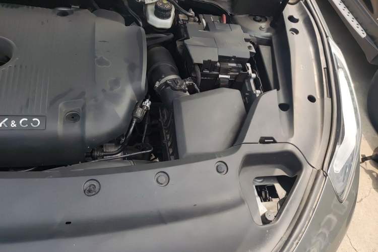 Used Lynk & Co 03 2022 2.0TD DCT JingPro Engine Bay Left