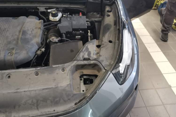 Used Lynk & Co 03 2022 2.0TD DCT JingPro Engine Bay Left