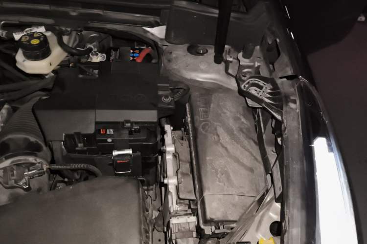 Used Lynk & Co 03 2022 2.0TD DCT JingPro Engine Bay Left