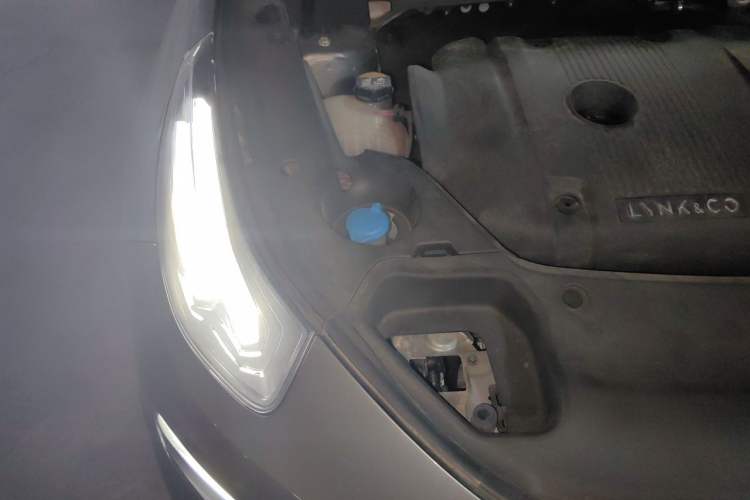 Used Lynk & Co 03 2022 2.0TD DCT GenioPlus Engine Bay Right