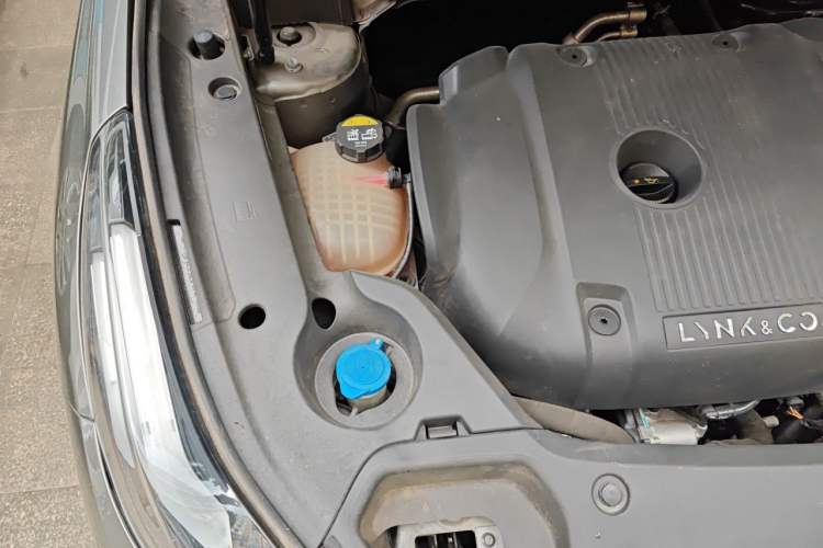 Used Lynk & Co 03 2022 2.0TD DCT JingPro Engine Bay Right