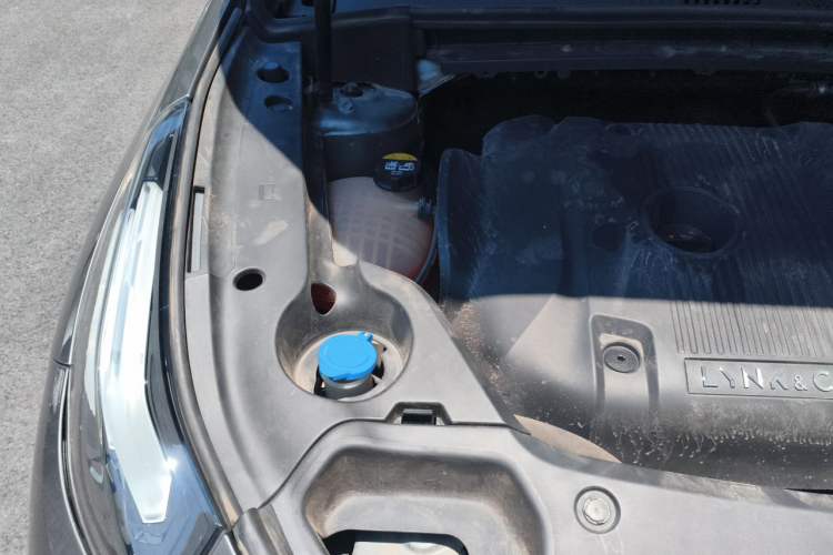 Used Lynk & Co 03 2022 2.0TD DCT JingPro Engine Bay Right