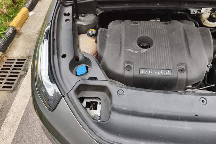 Used Lynk & Co 03 2022 2.0TD DCT GenioPlus Engine Bay Right