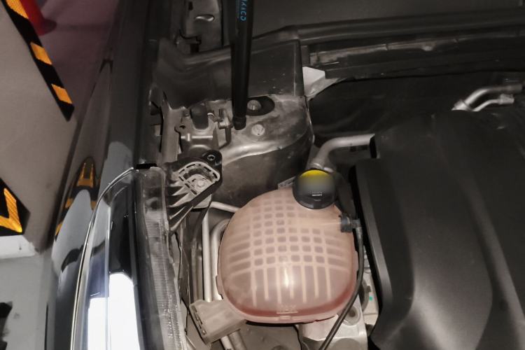 Used Lynk & Co 03 2022 2.0TD DCT JingPro Engine Bay Right