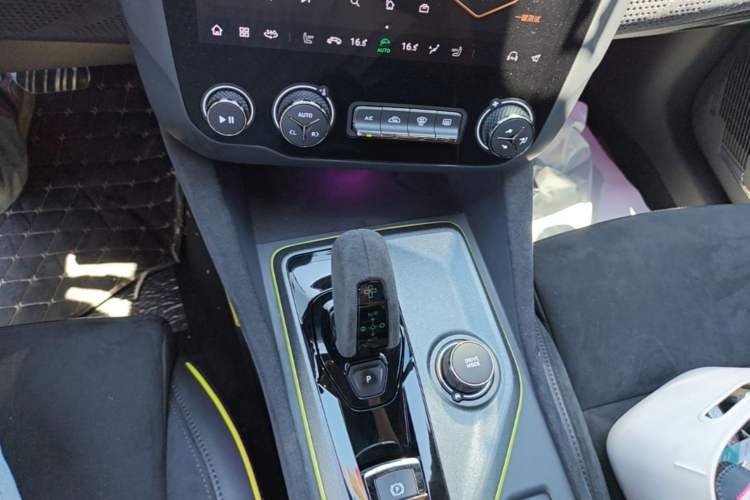 Used Lynk & Co 03 2022 03+ 2.0TD Automatic Wind-Chasing Edition Gear Lever