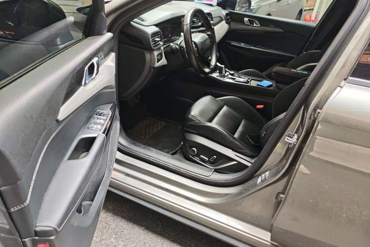 Used Lynk & Co 03 2022 1.5TD DCT JingPro Interior 3