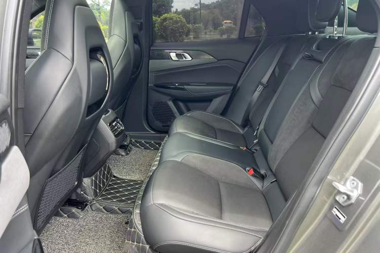 Used Lynk & Co 03 2022 2.0TD DCT JingPro Interior 4