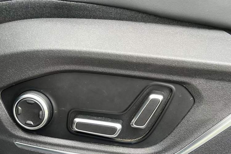 Used Lynk & Co 03 2022 2.0TD DCT JingPro Interior 8