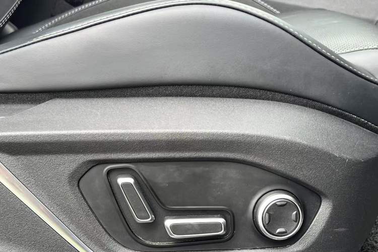 Used Lynk & Co 03 2022 2.0TD DCT JingPro Interior 9