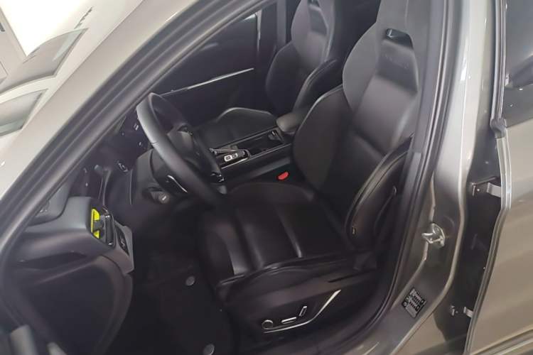 Used Lynk & Co 03 2022 2.0TD DCT JingPro Left Front Seat