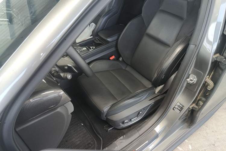 Used Lynk & Co 03 2022 2.0TD DCT JingPro Left Front Seat