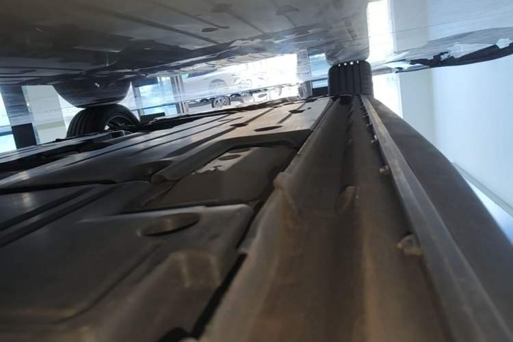 Used Lynk & Co 03 2022 2.0TD DCT JingPro Left Side Sill