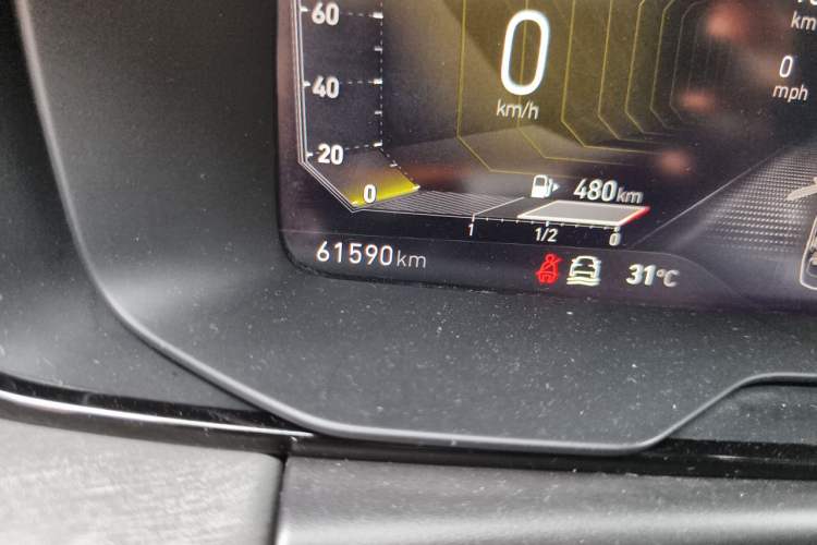 Used Lynk & Co 03 2022 2.0TD DCT GenioPlus Odometer Close Up
