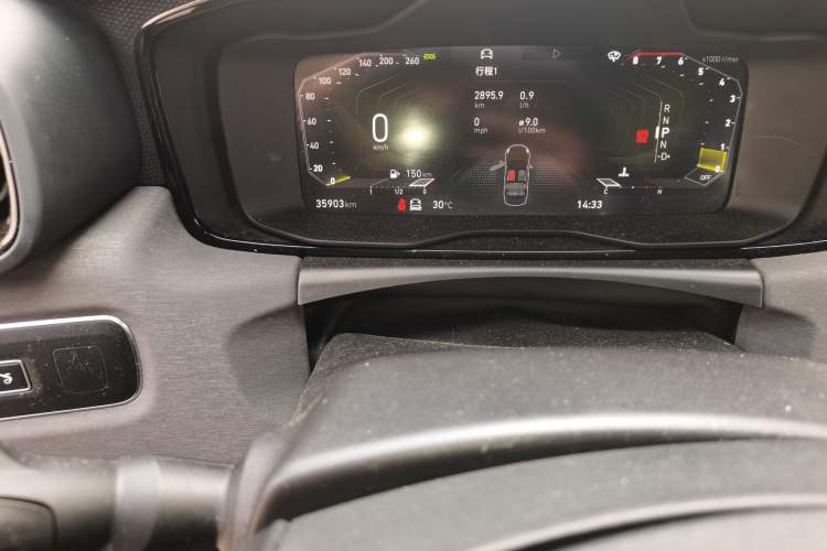 Used Lynk & Co 03 2022 2.0TD DCT GenioPlus Odometer Close Up