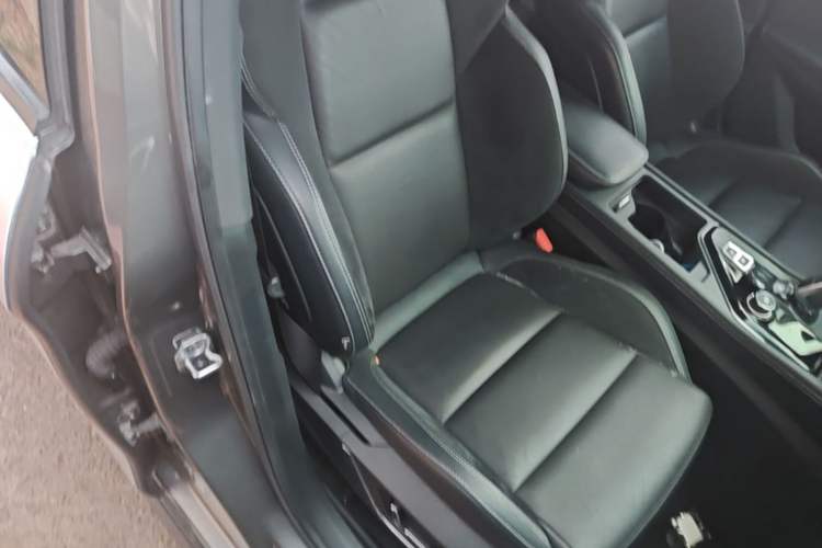Used Lynk & Co 03 2022 2.0TD DCT JingPro Right Front Seat