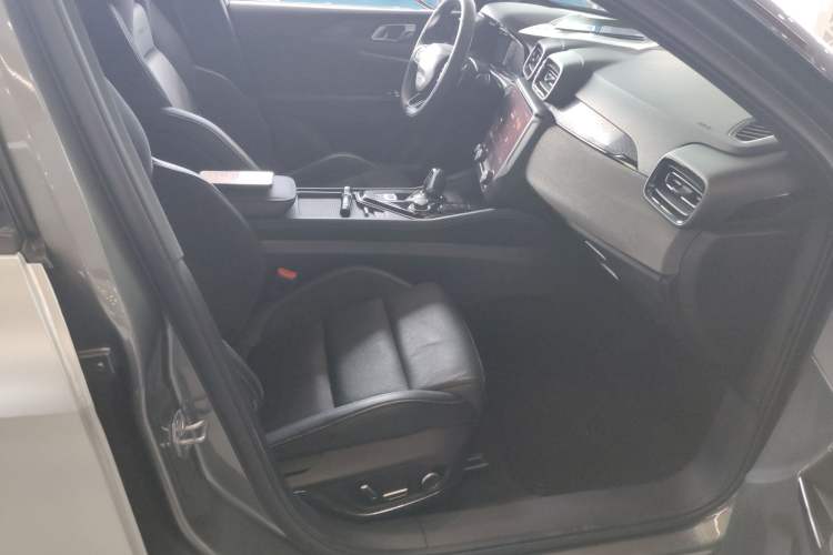 Used Lynk & Co 03 2022 2.0TD DCT JingPro Right Front Seat