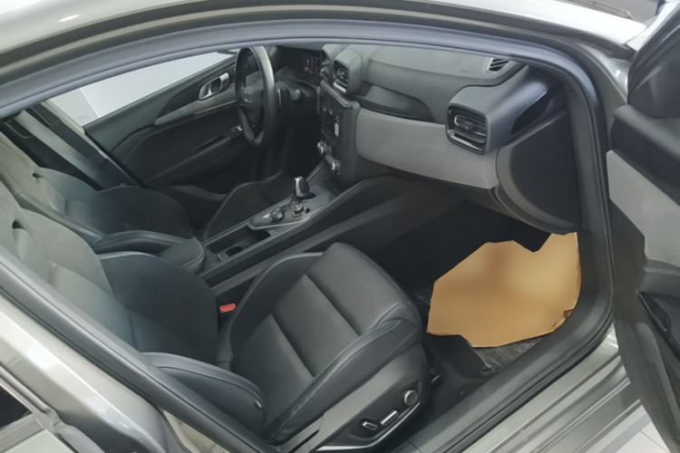 Used Lynk & Co 03 2022 2.0TD DCT JingPro Right Front Seat