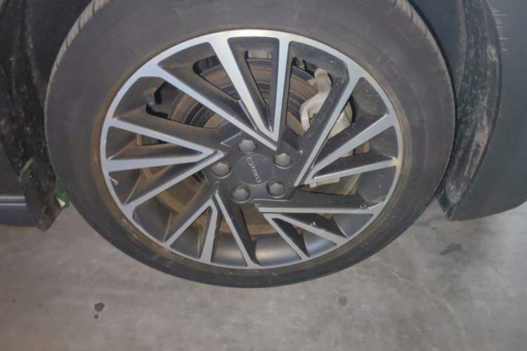Used Lynk & Co 03 2022 2.0TD DCT GenioPlus Right Front Wheel Hub