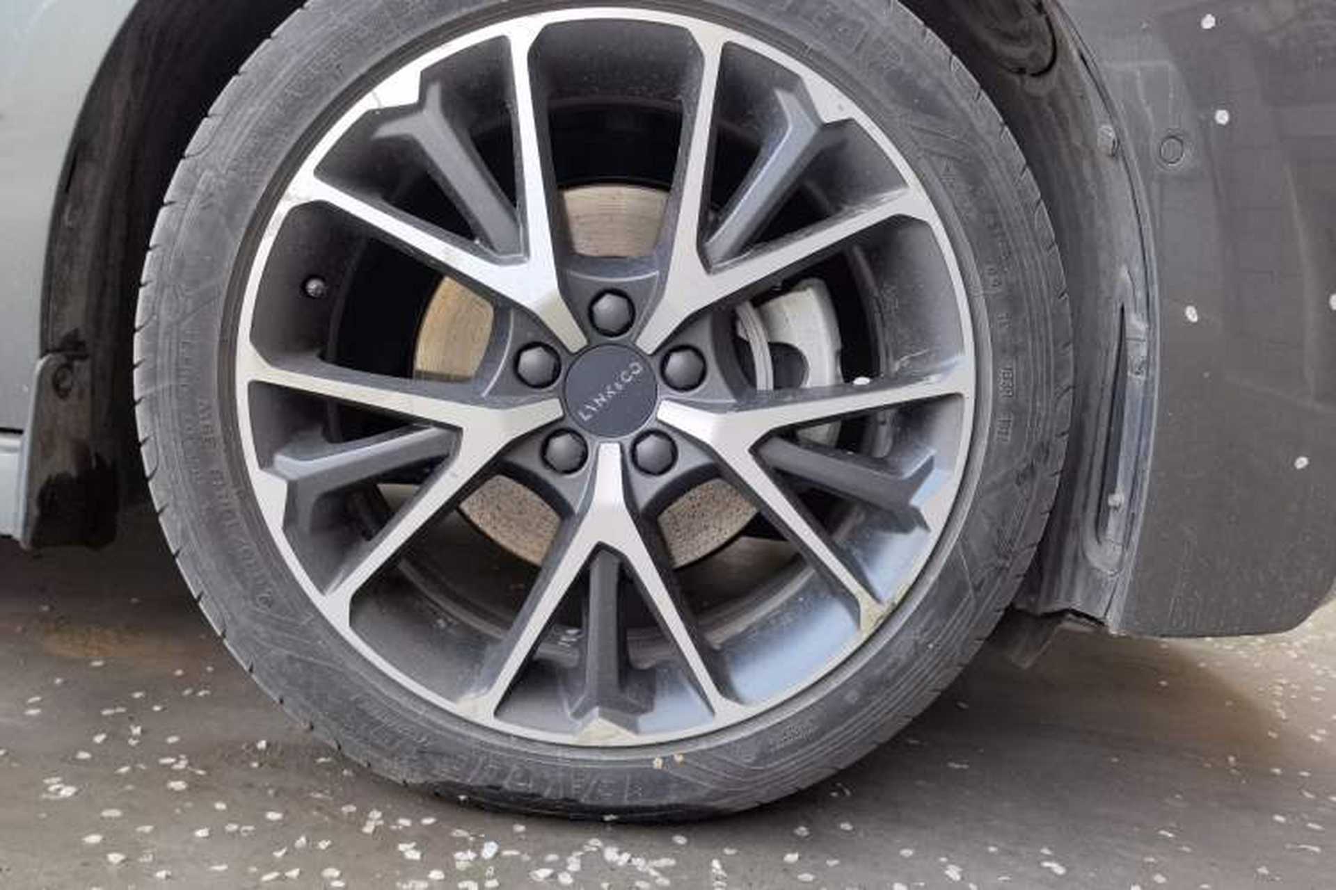 Used Lynk & Co 03 2022 2.0TD DCT JingPro Right Front Wheel Hub