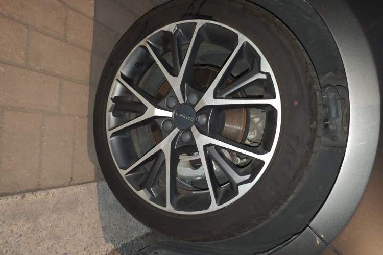 Used Lynk & Co 03 2022 2.0TD DCT JingPro Right Front Wheel Hub