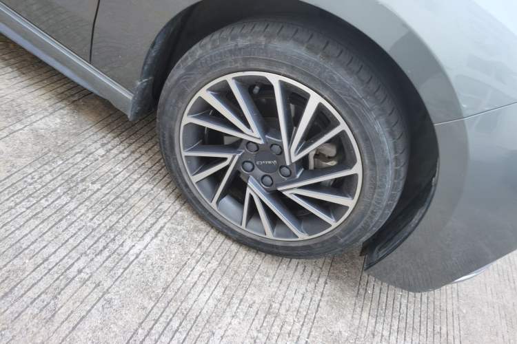Used Lynk & Co 03 2022 2.0TD DCT GenioPlus Right Front Wheel Hub
