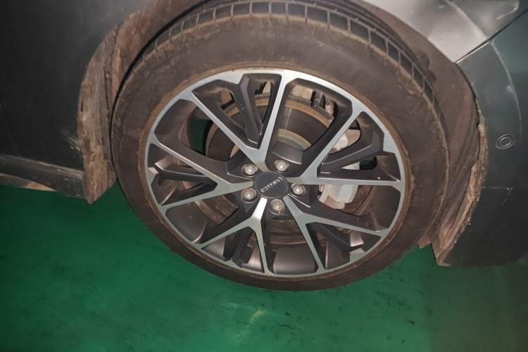 Used Lynk & Co 03 2022 2.0TD DCT JingPro Right Front Wheel Hub