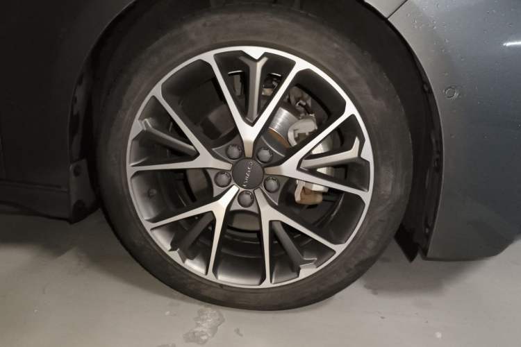 Used Lynk & Co 03 2022 2.0TD DCT JingPro Right Front Wheel Hub
