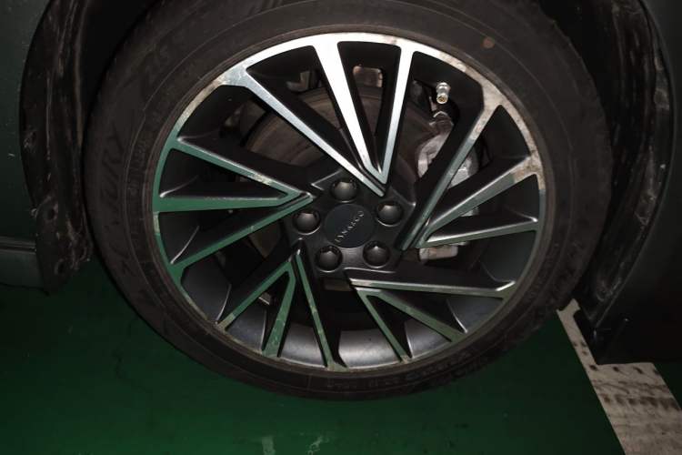 Used Lynk & Co 03 2022 2.0TD DCT GenioPlus Right Front Wheel Hub