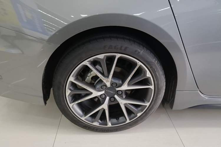 Used Lynk & Co 03 2022 2.0TD DCT JingPro Right Rear Wheel Hub