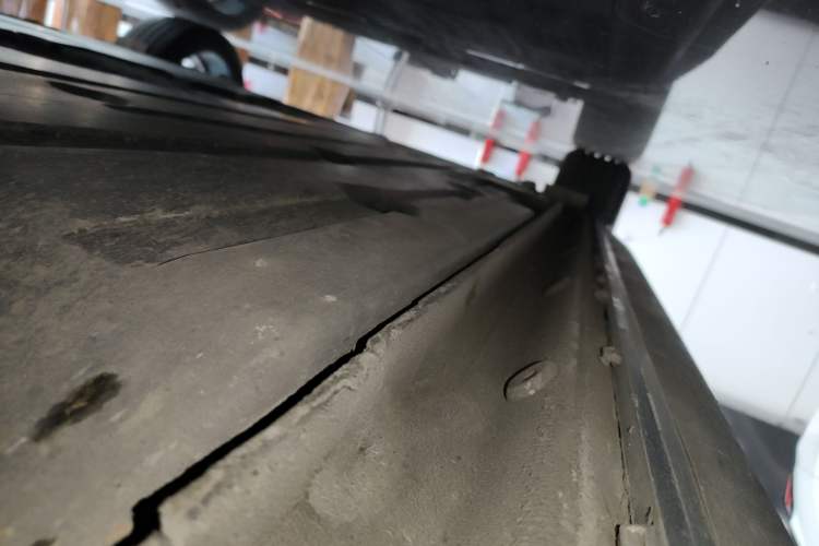 Used Lynk & Co 03 2022 2.0TD DCT JingPro Right Side Sill