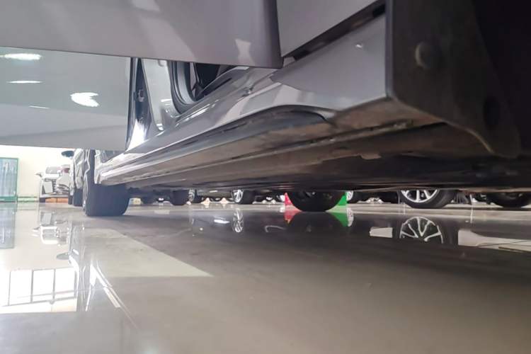 Used Lynk & Co 03 2022 2.0TD DCT JingPro Right Side Sill
