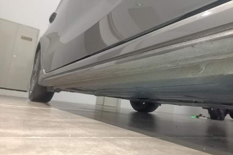 Used Lynk & Co 03 2022 1.5TD DCT JingPlus Right Side Sill