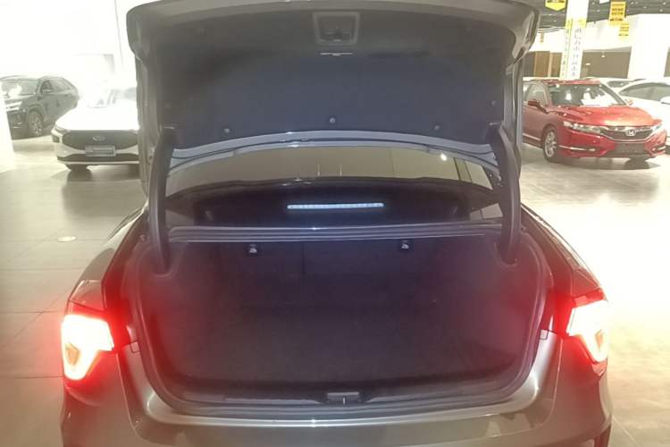 Used Lynk & Co 03 2022 1.5TD DCT JingPlus Trunk