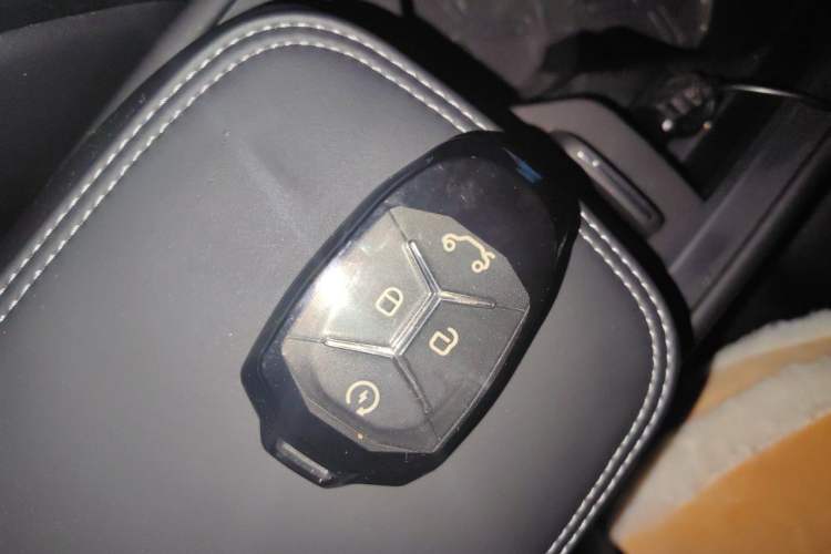 Used Lynk & Co 03 2022 2.0TD DCT GenioPlus Vehicle Key