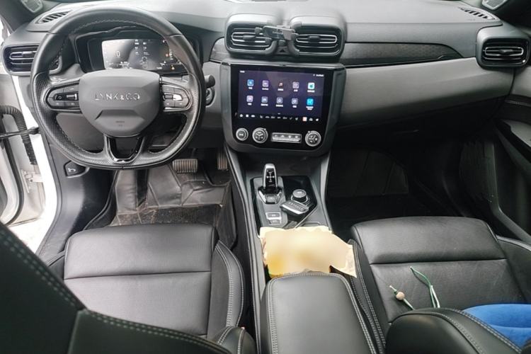 Used Lynk & Co 03 2022 2.0TD DCT JingPro Center Console