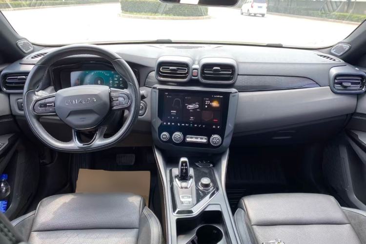 Used Lynk & Co 03 2022 2.0TD DCT JingPro Center Console