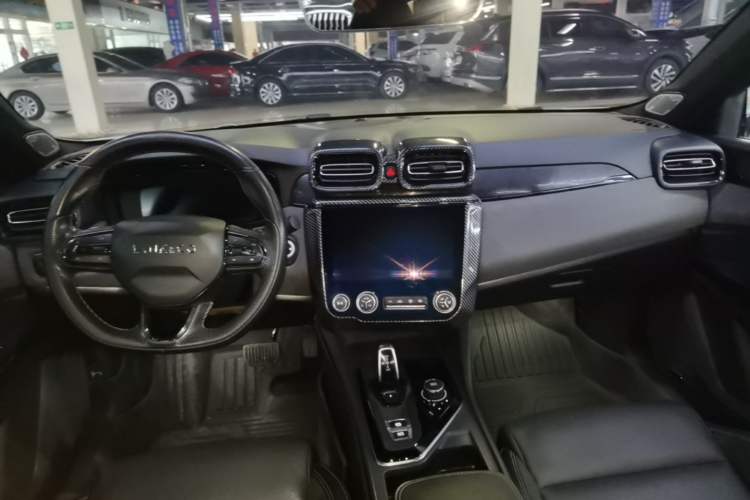 Used Lynk & Co 03 2022 2.0TD DCT JingPro Center Console