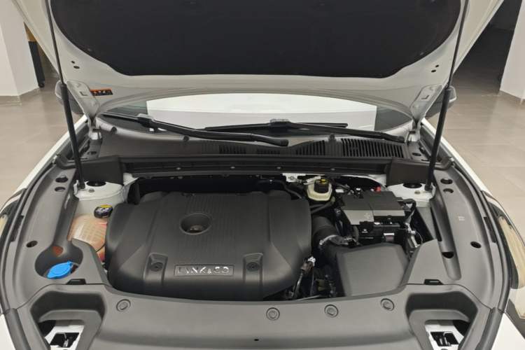Used Lynk & Co 03 2022 2.0TD DCT JingPro Engine Bay