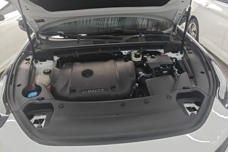 Used Lynk & Co 03 2022 2.0TD DCT GenioPlus Engine Bay