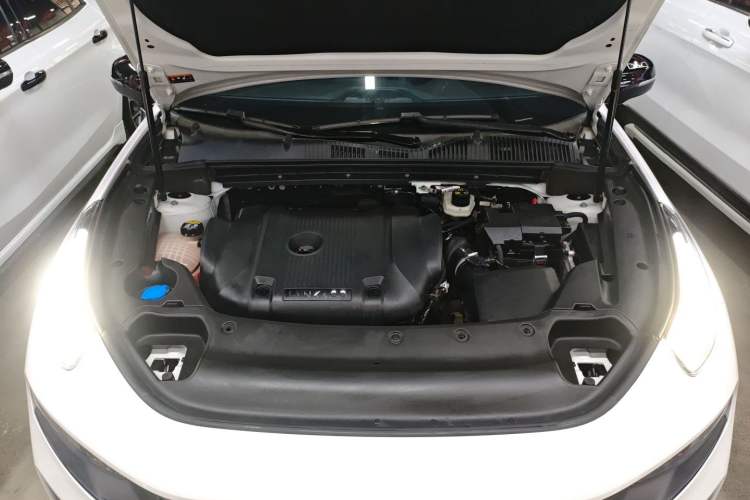 Used Lynk & Co 03 2022 2.0TD DCT JingPro Engine Bay