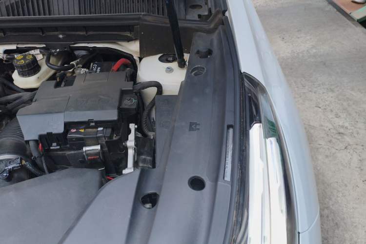 Used Lynk & Co 03 2022 2.0TD DCT GenioPlus Engine Bay Left