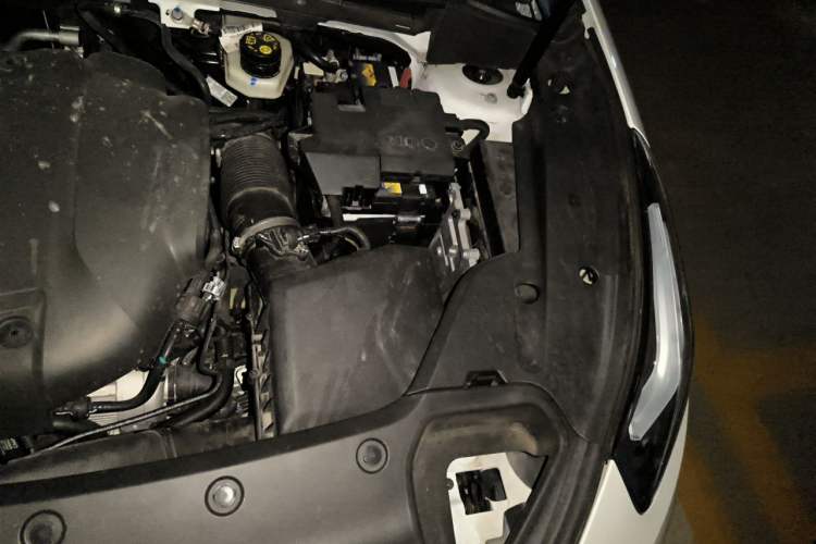 Used Lynk & Co 03 2022 2.0TD DCT JingPro Engine Bay Left
