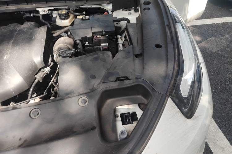 Used Lynk & Co 03 2022 2.0TD DCT JingPro Engine Bay Left