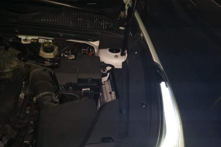 Used Lynk & Co 03 2022 1.5TD DCT JingPro Engine Bay Left