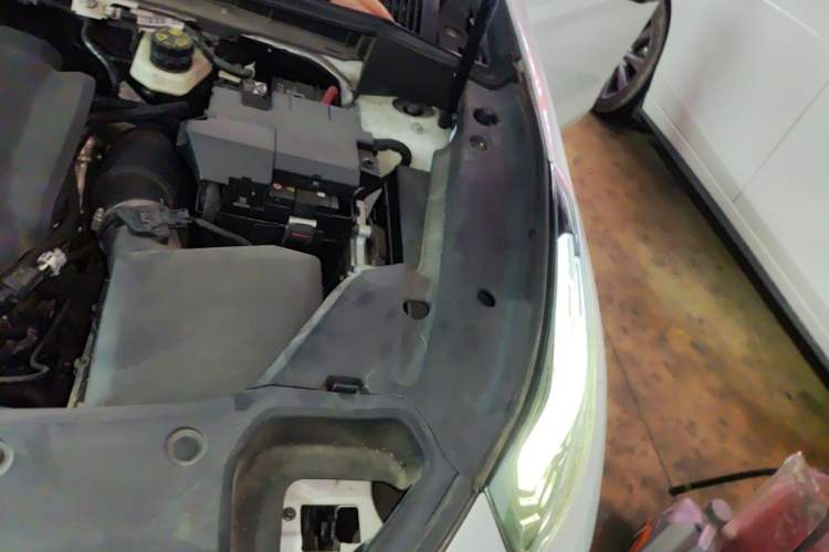 Used Lynk & Co 03 2022 2.0TD DCT JingPro Engine Bay Left