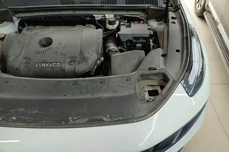Used Lynk & Co 03 2022 2.0TD DCT JingPro Engine Bay Left