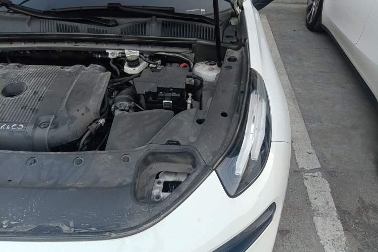 Used Lynk & Co 03 2022 2.0TD DCT JingPro Engine Bay Left