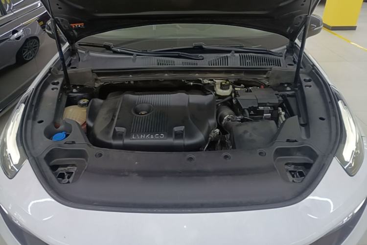 Used Lynk & Co 03 2022 2.0TD DCT JingPro Engine Bay